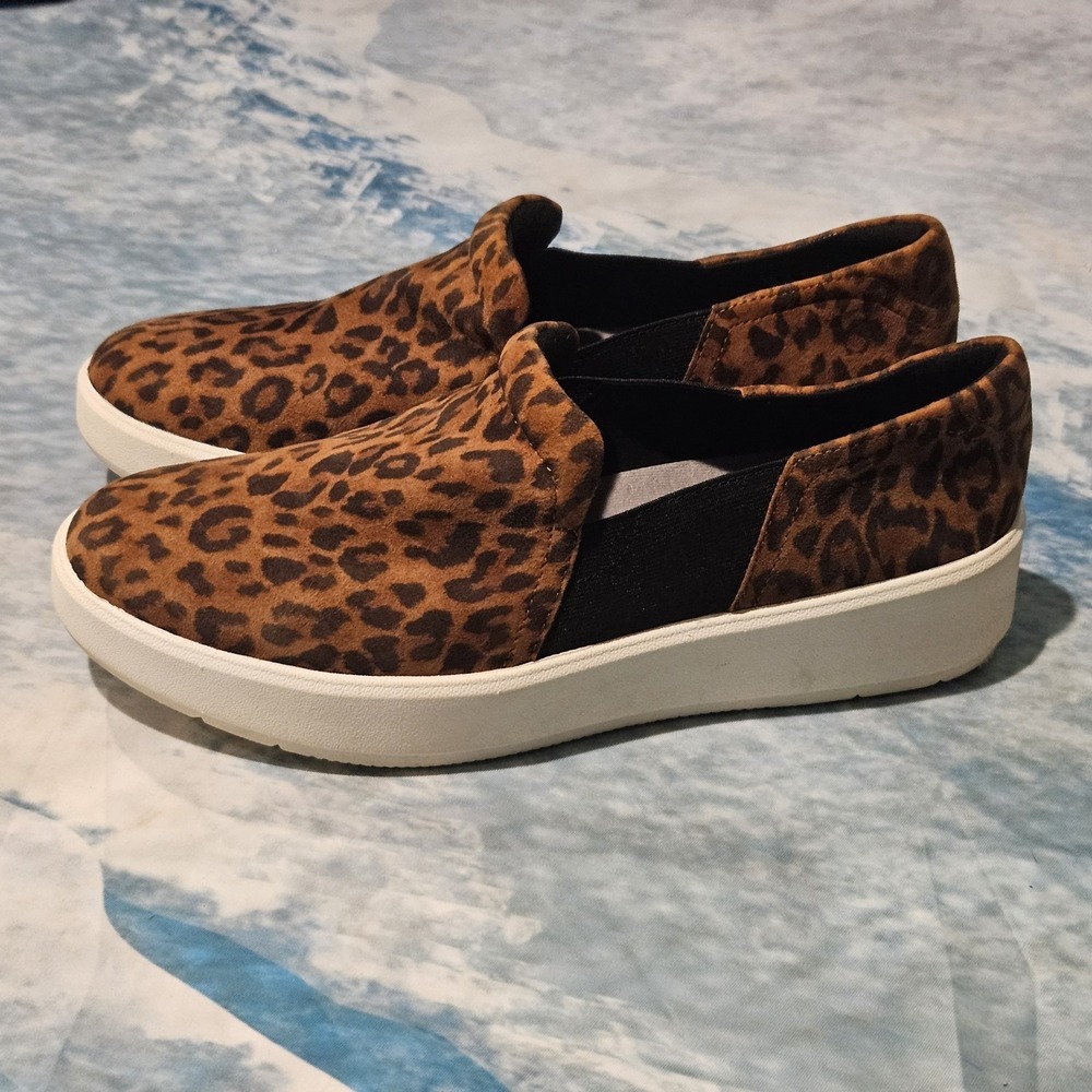 Collection by Clarks Slip On Sneakers Women's Size 8 Leopard Print Cushion Feel